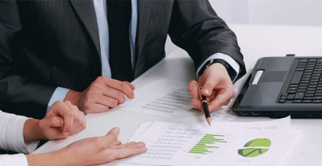 financial advisors measuring investment performance