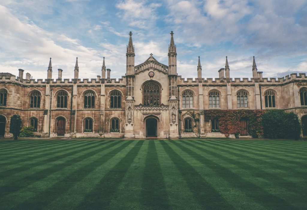 average college school fee cost japan